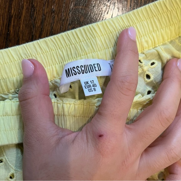 MISSGUIDED CO-ORD BRODERIE SET IN YELLOW - Picture 6 of 11